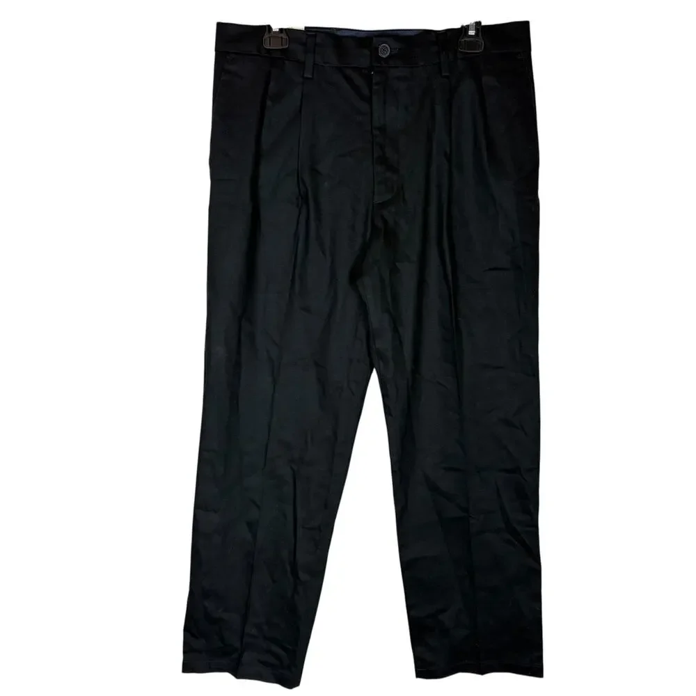 Dockers Signature Khaki Pants Men 32x30 Black Pleated Classic Fit Flex Waistband